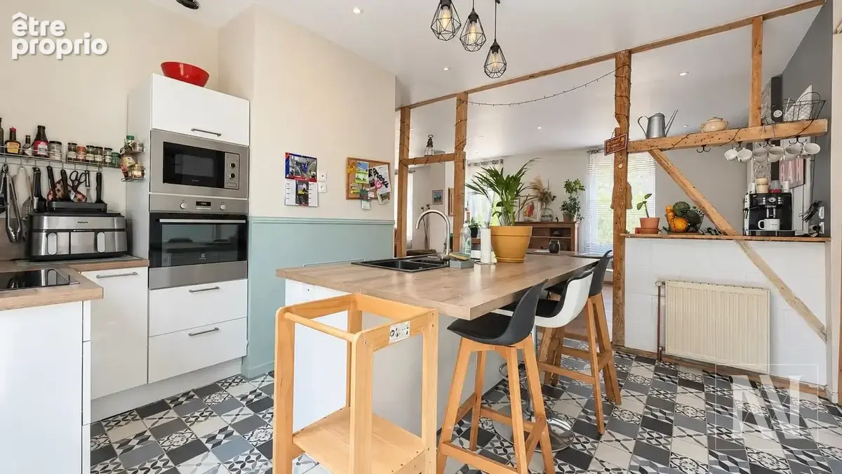 À vendre à Saint-Lyé, maison ancienne de caractère de 125 m2 avec terrain de 790 m2. - photo 7