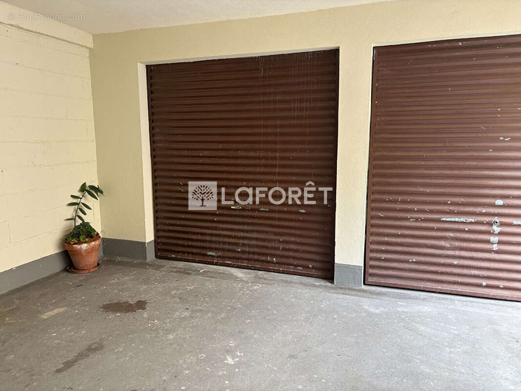 Parking à PARIS-15E