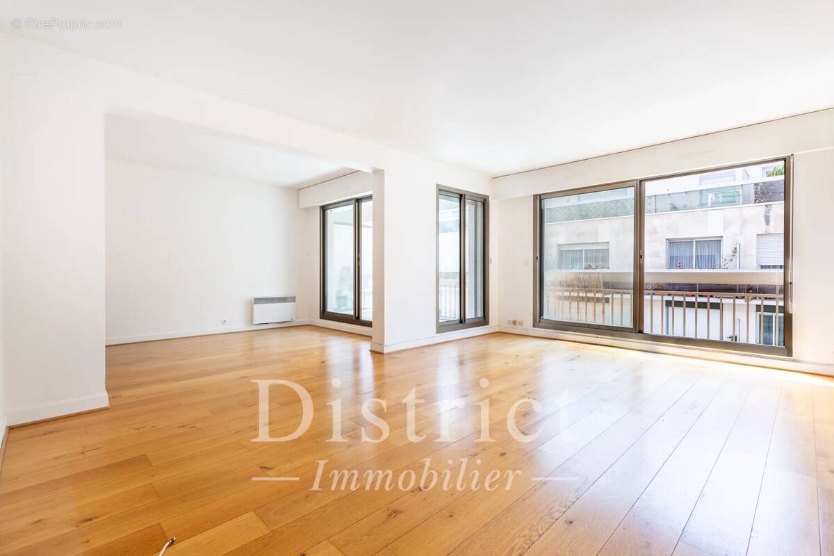 Appartement à PARIS-15E