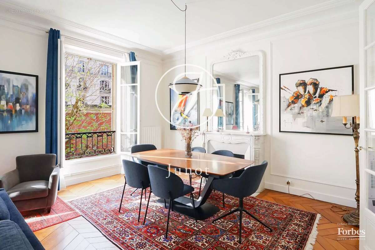 Appartement à PARIS-7E