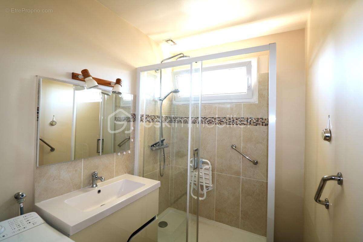 Maison de plain-pied très proche de la gare, 4 pièces, 2 chambres, atelier, dépendances, garage et jardin! - photo 6