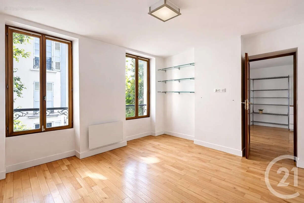 Appartement à PARIS-14E