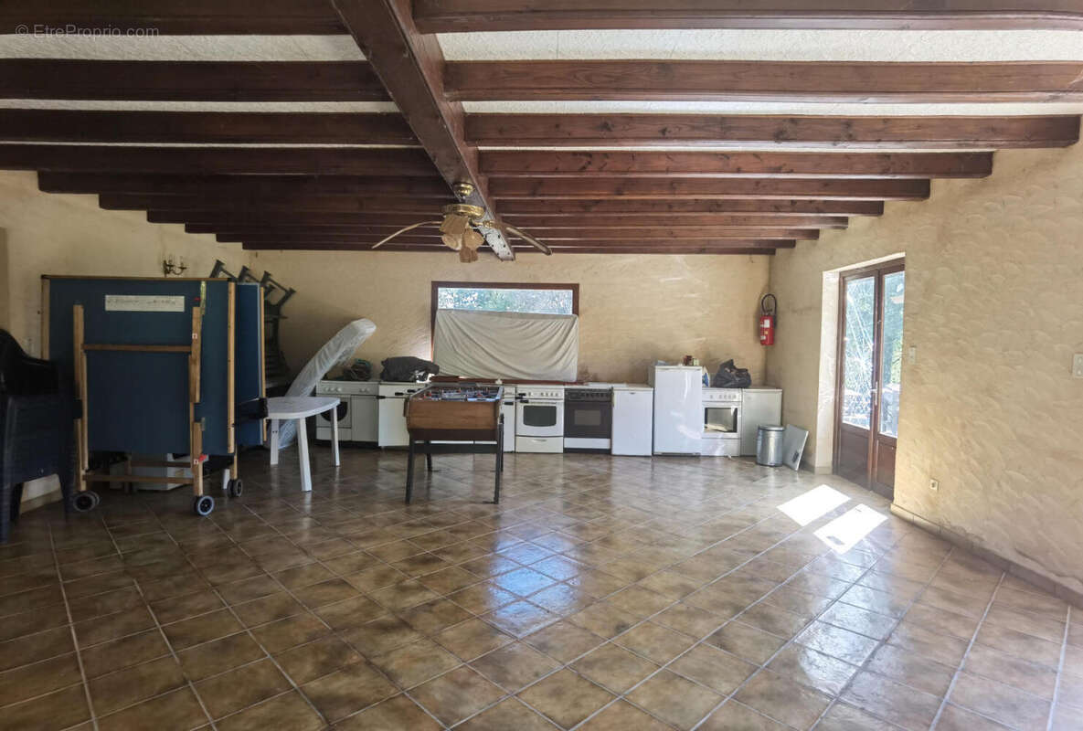 Salle de jeux - Commerce à JUMILHAC-LE-GRAND