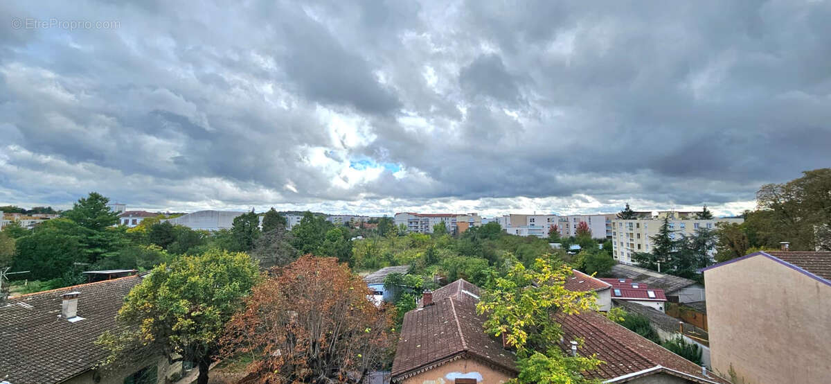 Appartement à DECINES-CHARPIEU