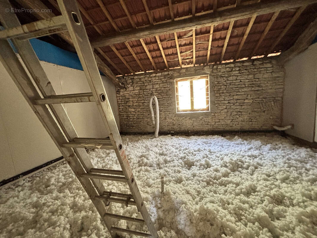 Maison à OURCHES-SUR-MEUSE