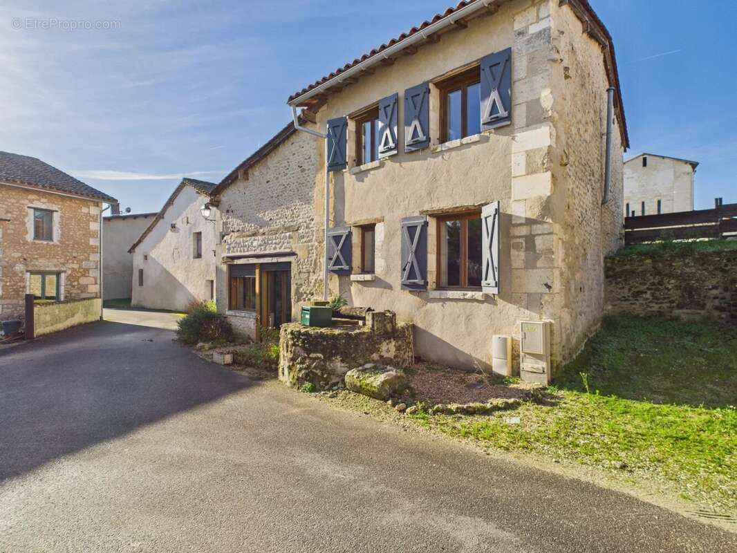 Maison à AUBETERRE-SUR-DRONNE