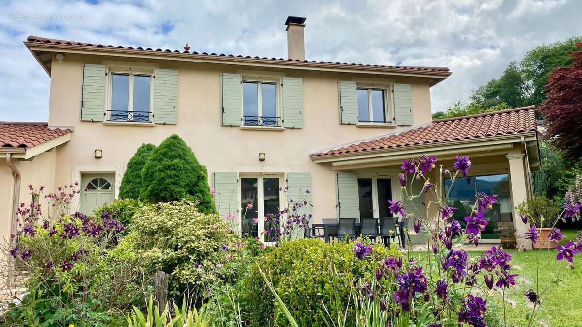 Maison à FONTAINES-SAINT-MARTIN