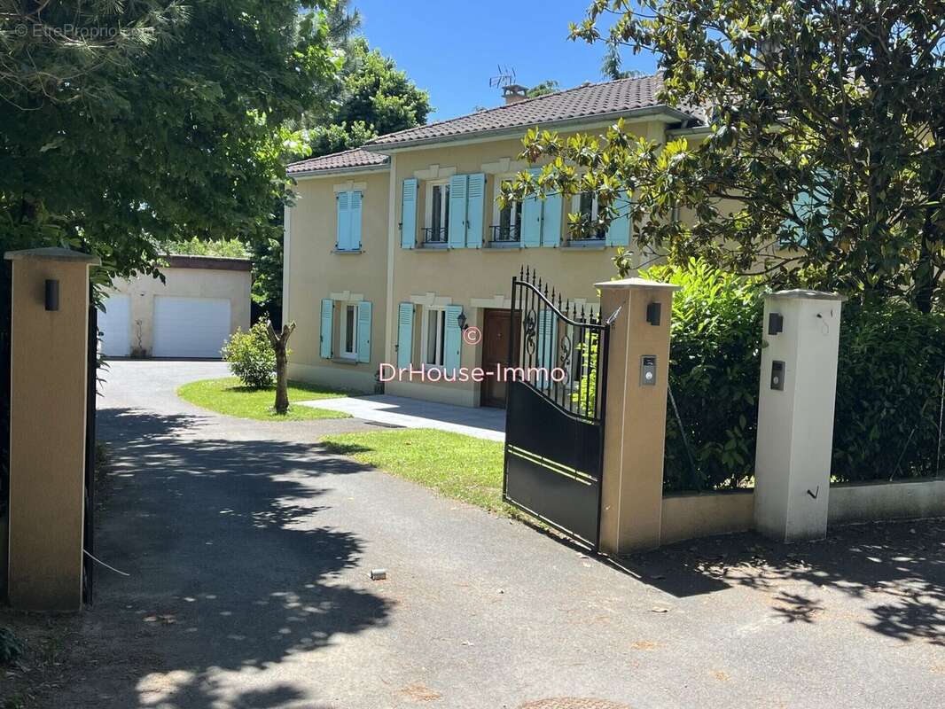 Maison à SAINT-CYR-AU-MONT-D'OR