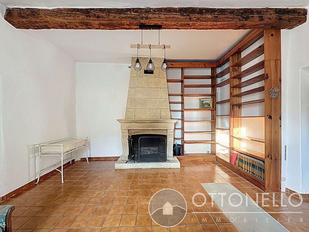 Appartement à ROQUEBRUNE-SUR-ARGENS