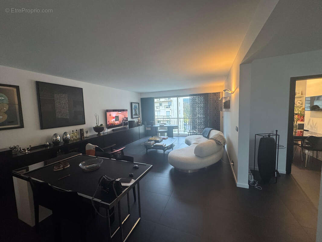 Appartement à NEUILLY-SUR-SEINE