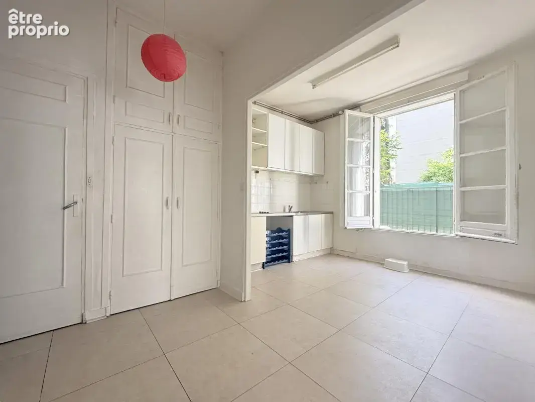 Grand 2 pièces avec terrasse de 13,50 m² à 5 minutes du métro ! - photo 6