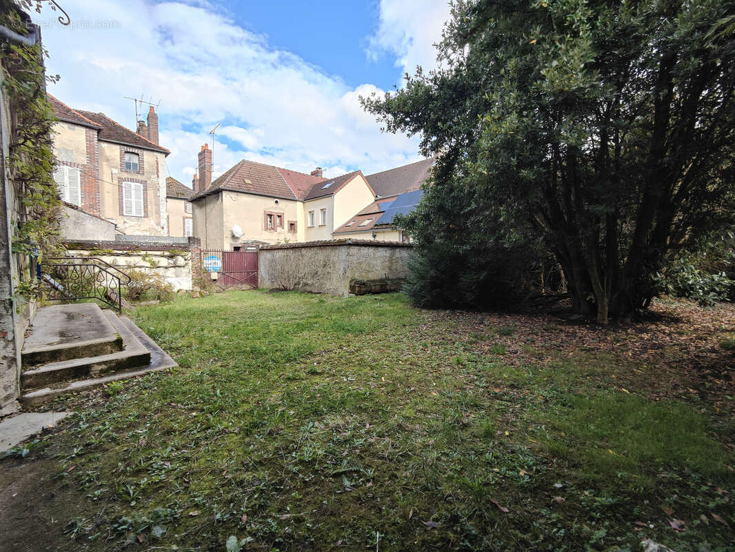 Maison à BUSSY-EN-OTHE