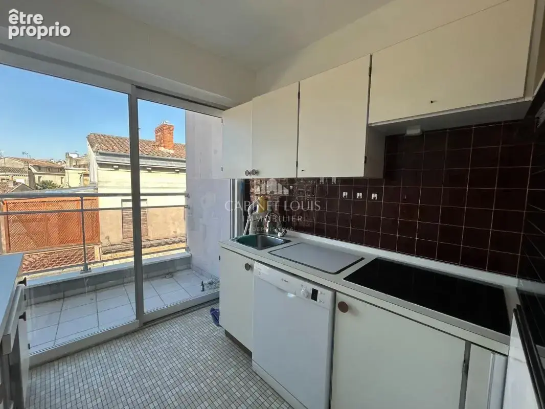 Magnifique T2 - Rénové avec parking et balcon - photo 5