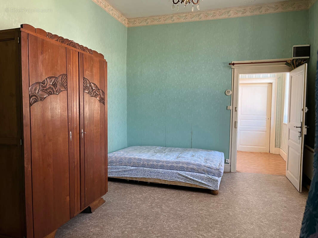 Coussac Bonneval, immeuble de 5 appartements, dépendances et terrain - photo 19