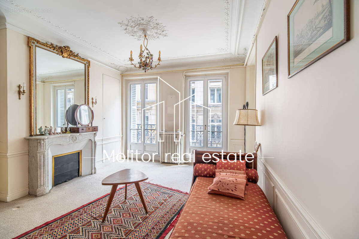 Appartement à PARIS-8E