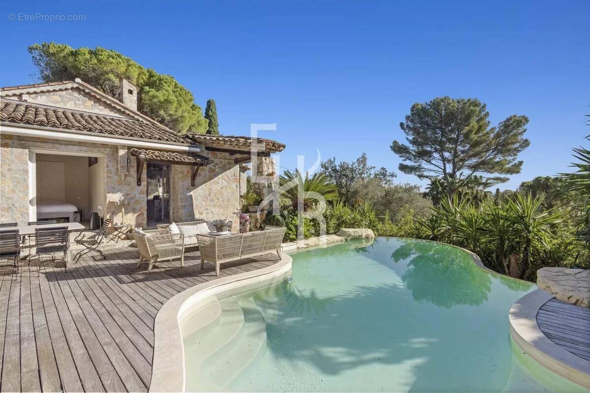 Maison à MOUGINS
