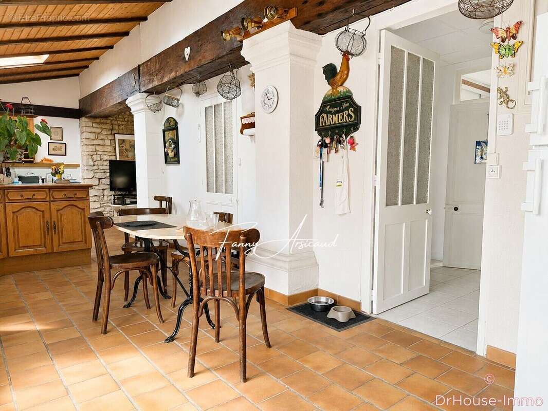 Maison 168 m² à Charron  - photo 57