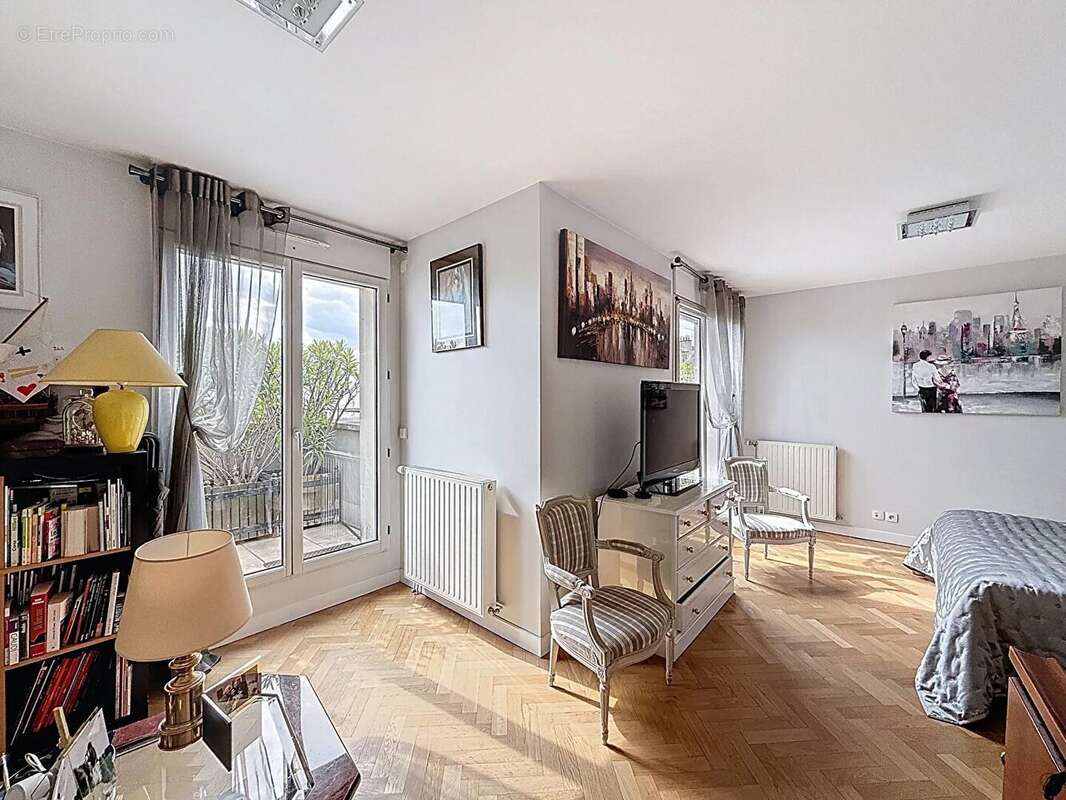 Appartement à LEVALLOIS-PERRET