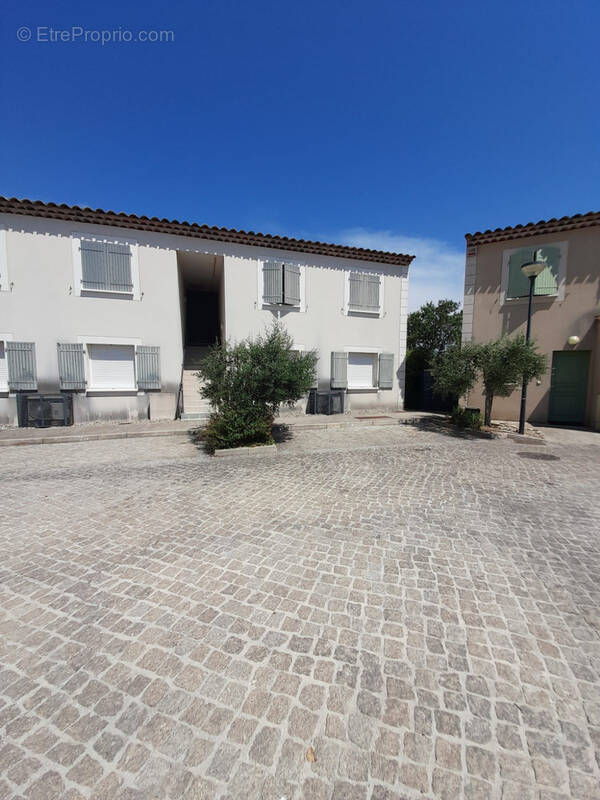 Appartement à SENAS