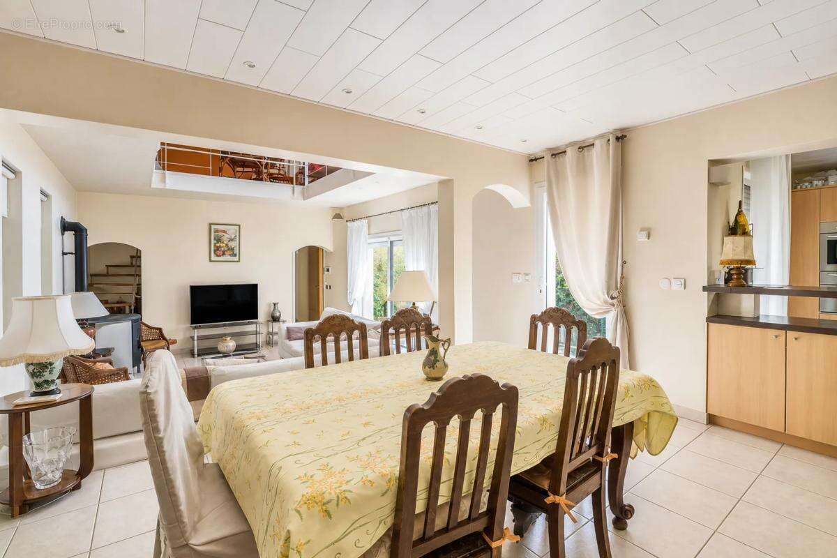 Maison à VAILHAUQUES