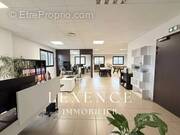 Commerce à EGUILLES