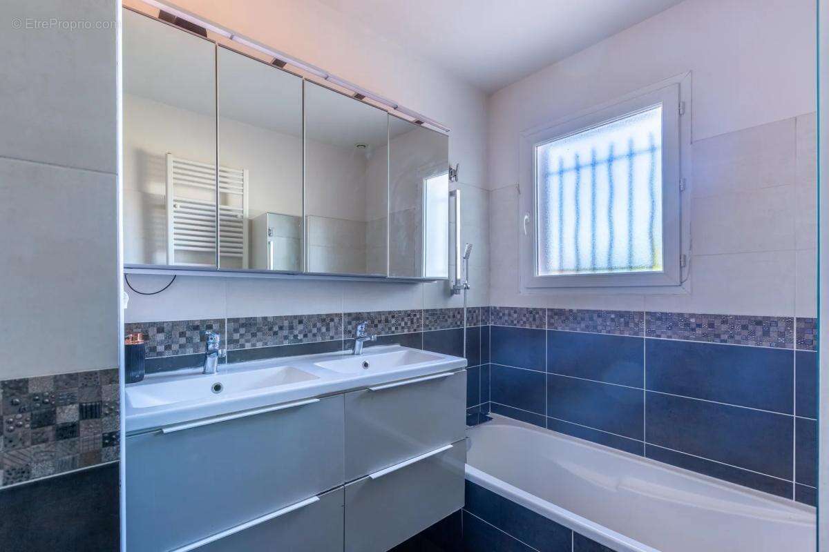 Maison à SAINT-BONNET-DE-MURE