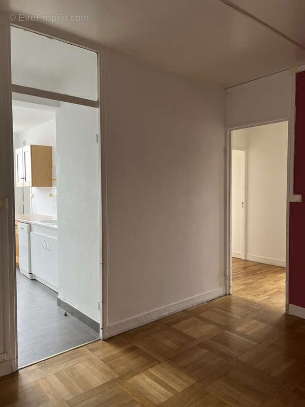 Appartement à BAGNOLS-SUR-CEZE