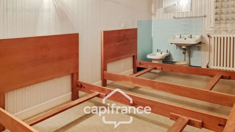 Commerce à SAUVETERRE-LA-LEMANCE