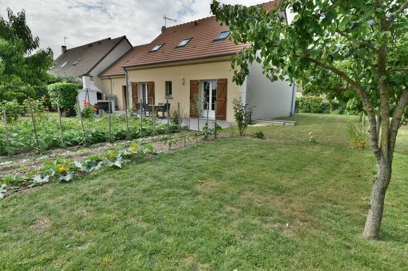 Maison à LEVES