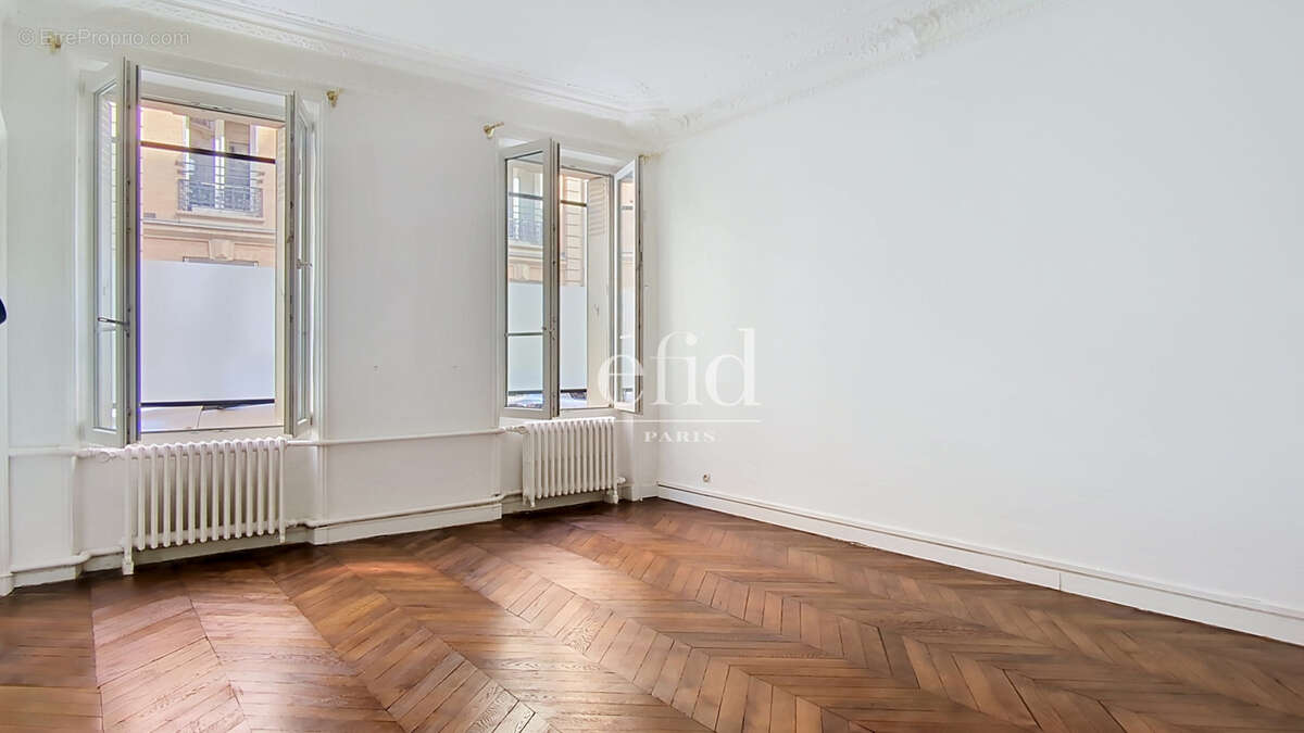 Appartement à PARIS-16E