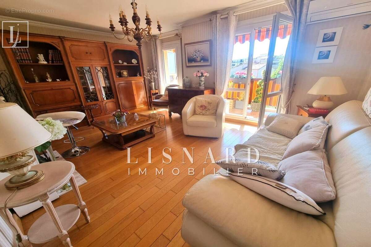 Appartement à VALLAURIS