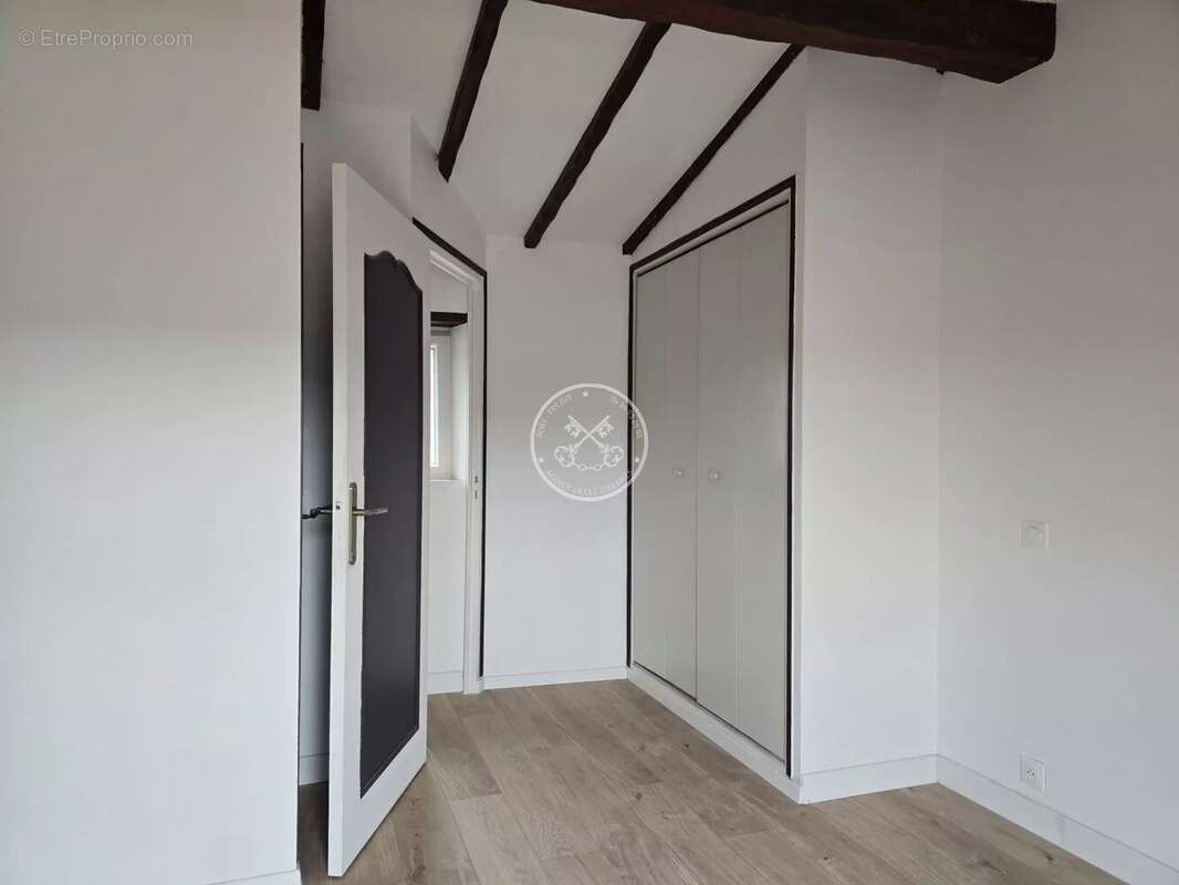 Appartement à BAGNOLS-EN-FORET