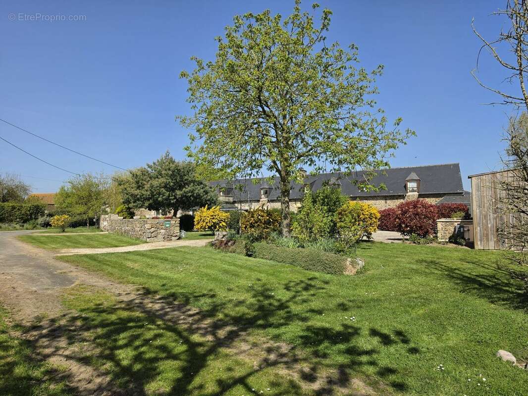 Maison à HENANBIHEN