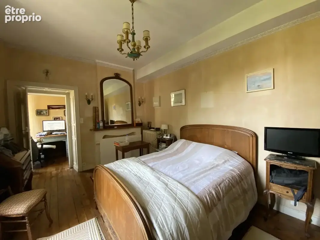 Demeure de caractère au Dorat – Une maison avec un joli jardin et un garage - photo 7