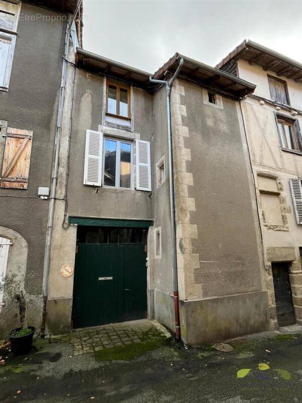 Maison à SAINT-LEONARD-DE-NOBLAT