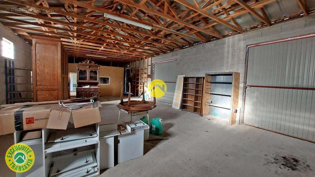 Commerce à RAVIERES