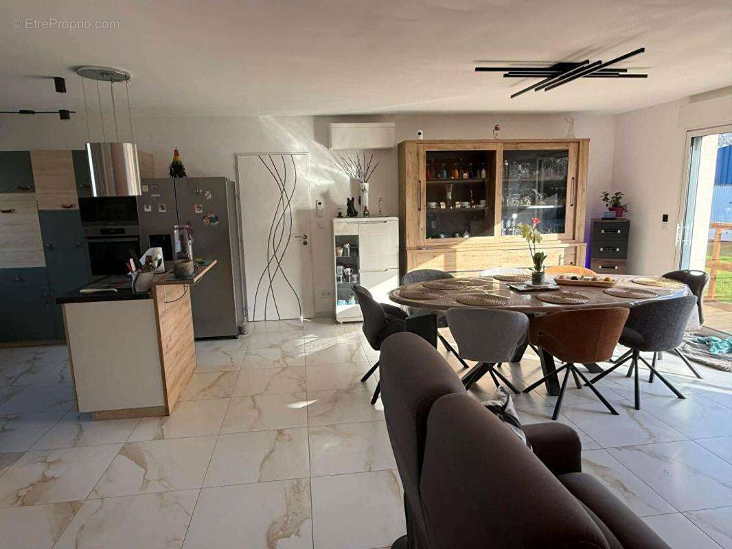 Maison à OYE-PLAGE