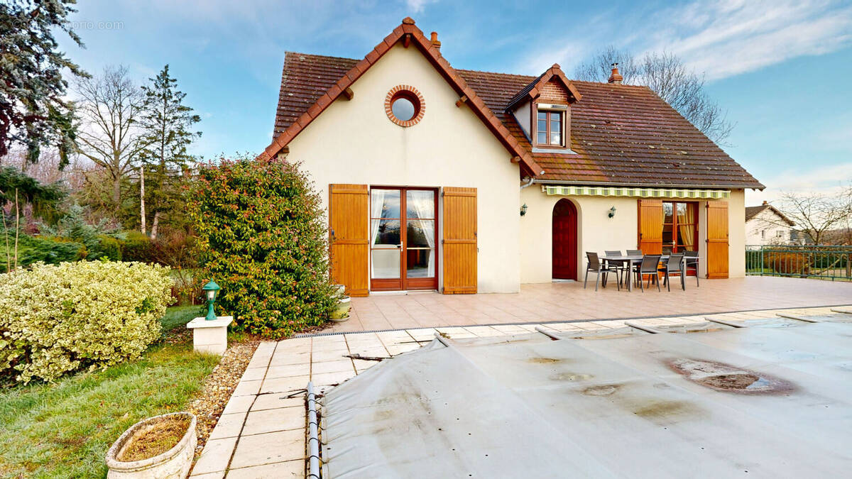 Maison à NEUILLY-LE-REAL