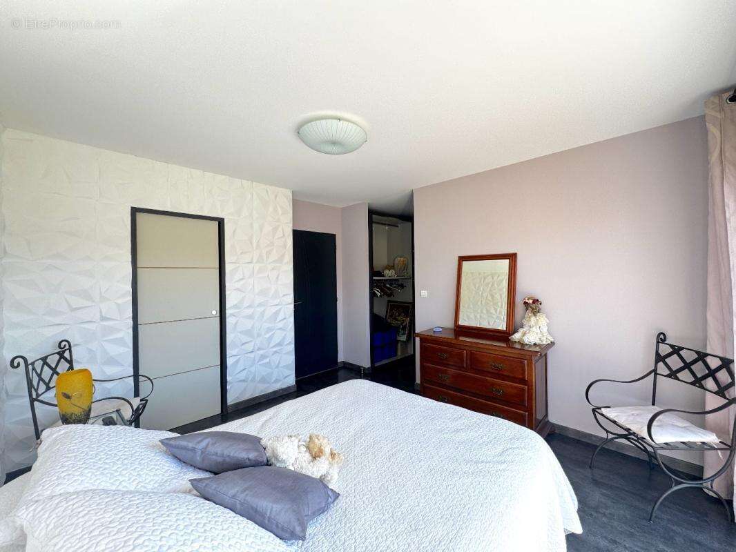 Maison à SAINT-LAURENT-DES-ARBRES