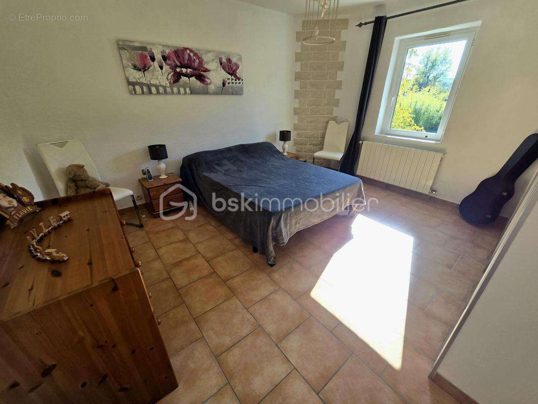 Maison à SAINT-JULIEN-DE-PEYROLAS