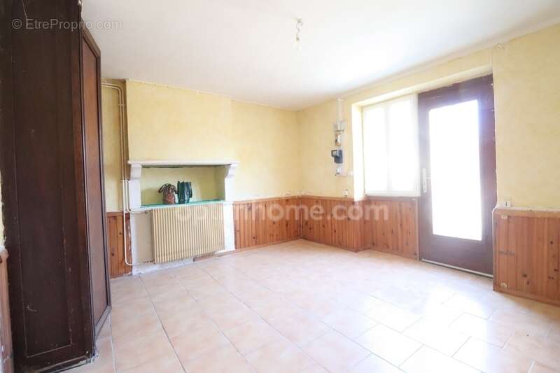 Maison à SAINT-HILAIRE-LA-TREILLE