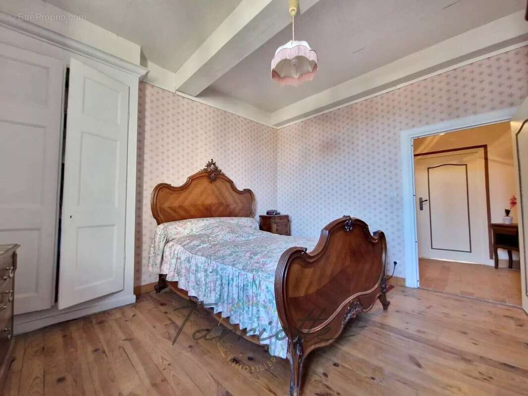 Appartement à ROCHEMAURE