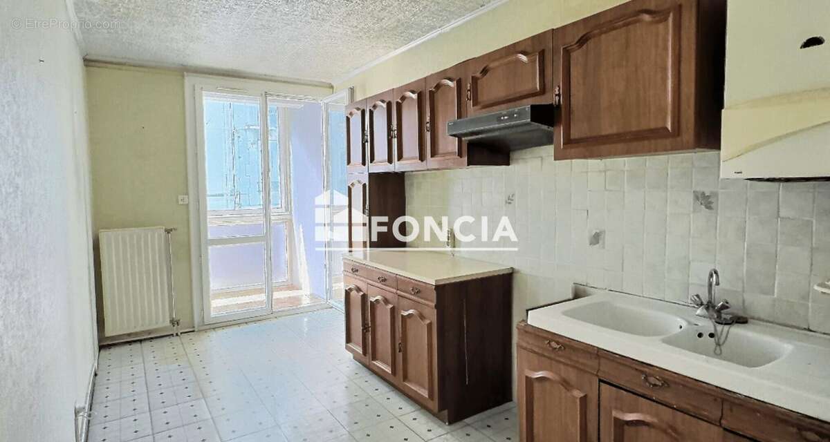 Appartement à LE CHAMBON-FEUGEROLLES