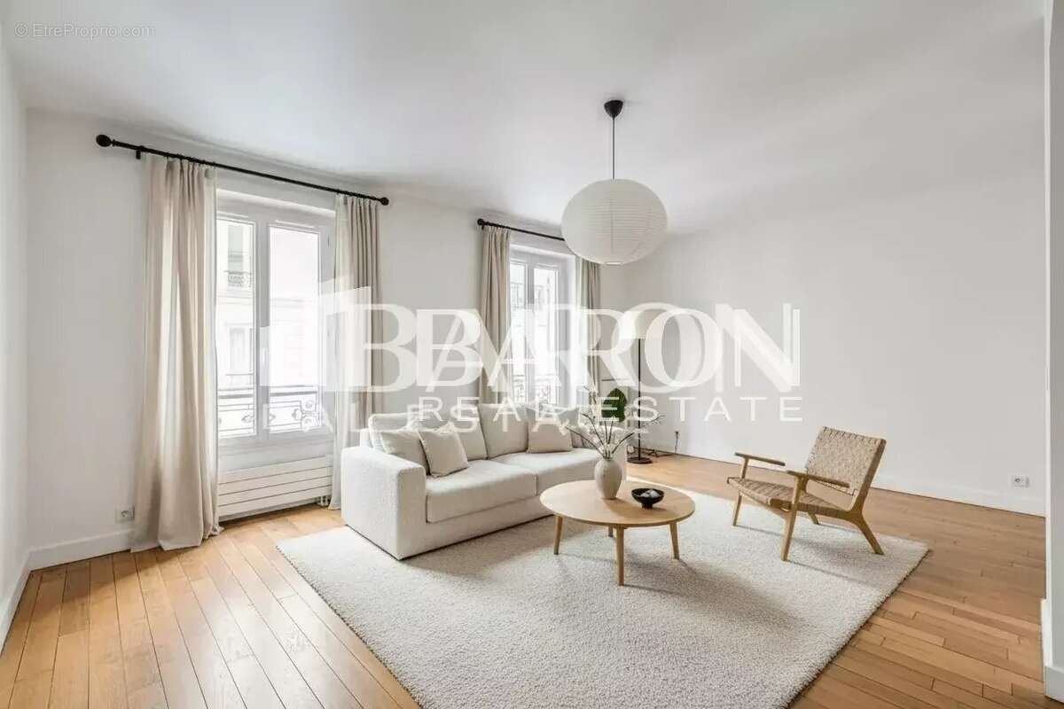 Appartement à PARIS-17E
