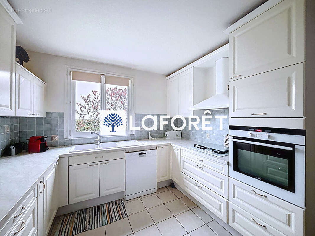 Maison à SAINT-NOM-LA-BRETECHE