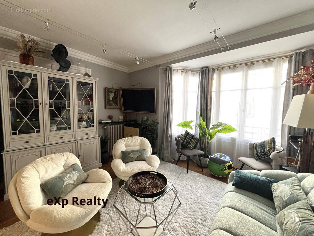 Appartement à PARIS-16E