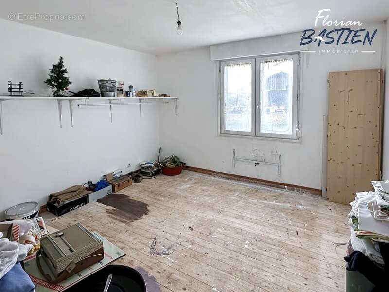 Propriété avec maison plain pied et bâtiment de 750m² sur un terrain de plus de 3 hectares - photo 7