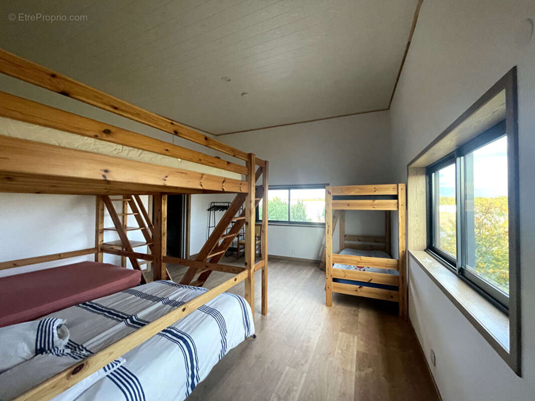 Autre à TREMBLAY-LES-VILLAGES