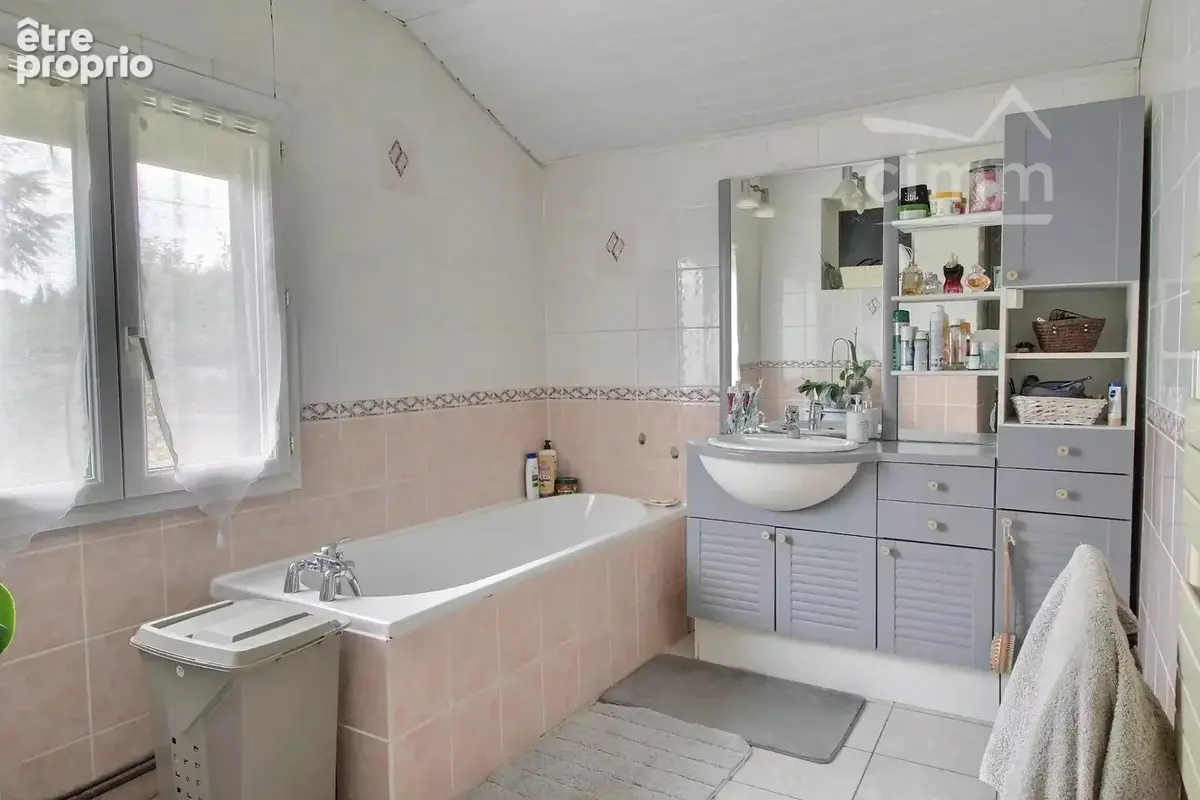 Maison située a saint Doulchard - photo 8