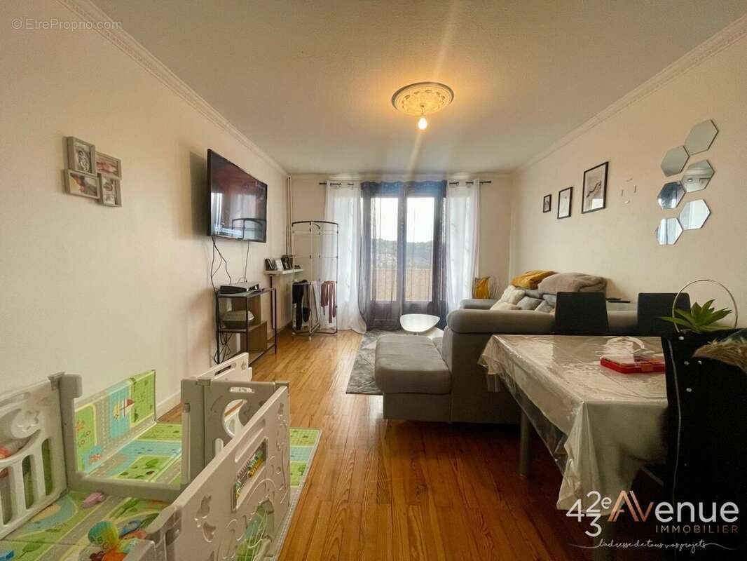 Appartement à SAINT-ETIENNE